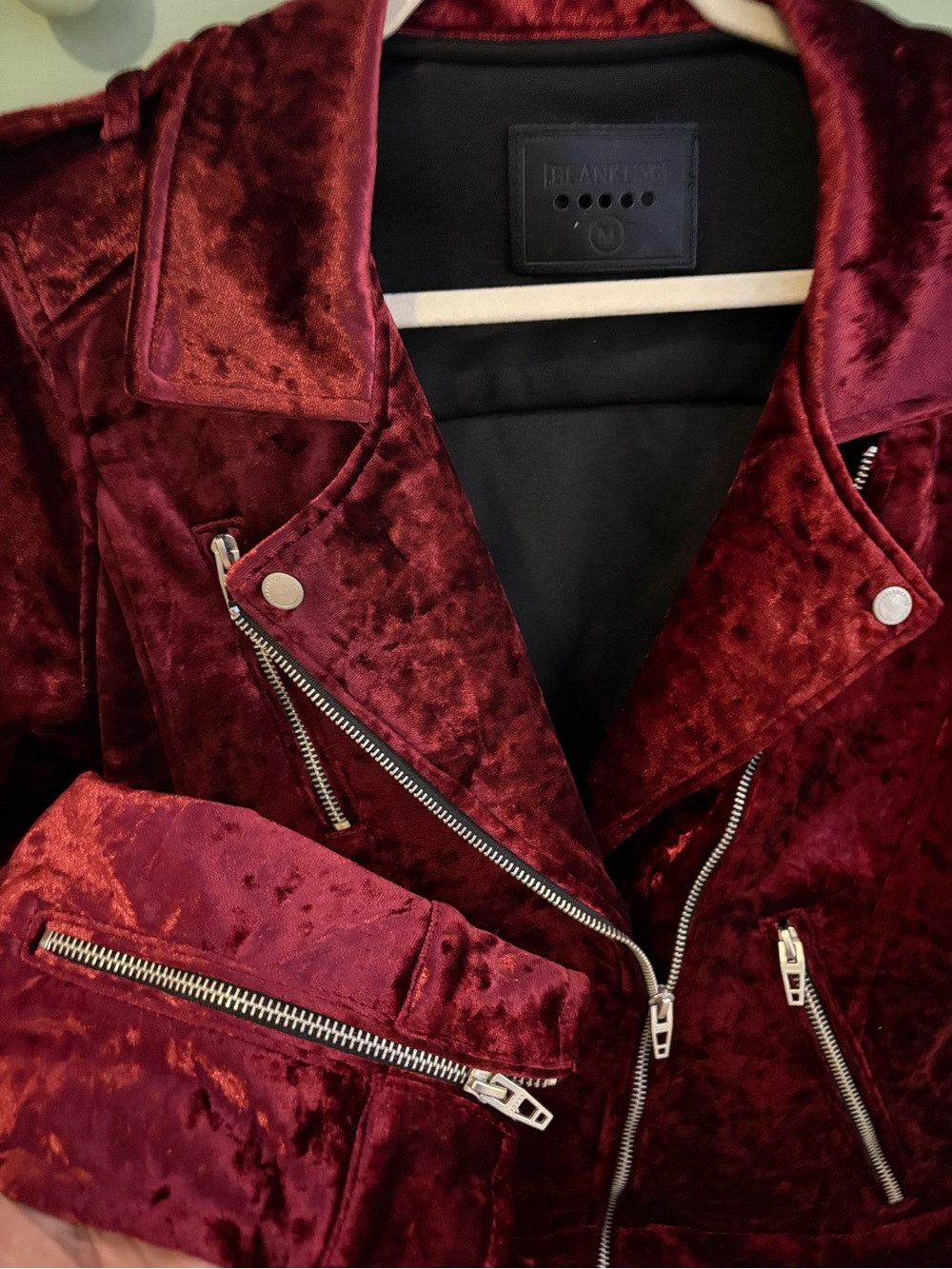 [BLANKNYC] NWOT Crushed Velvet Cropped Asymmetrical Moto Jacket Deep Merlot - M - Picture 10 of 15